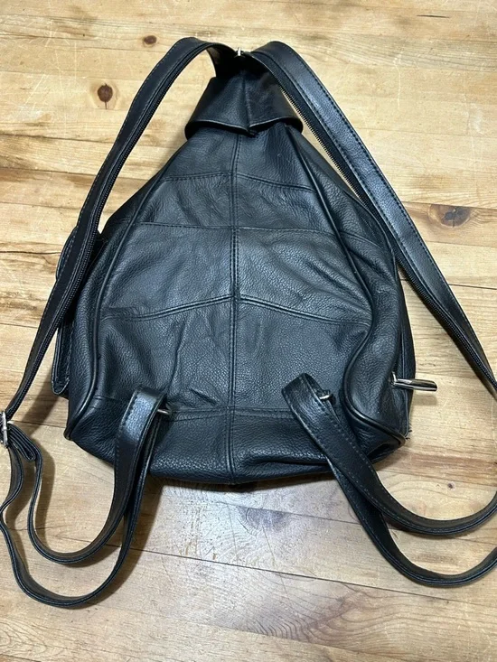 90s Black Leather Sling Backpack - Picture 4 of 8